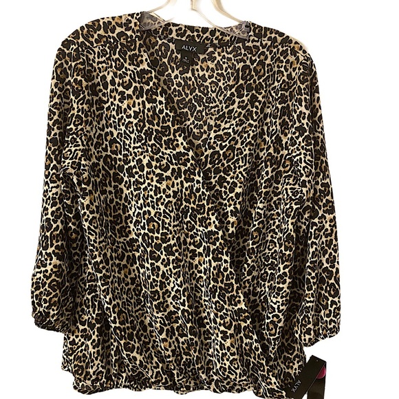 Alyx Women’s Pullover V Crisscross Elastic Hem Blouse Size Medium New. - Picture 1 of 4